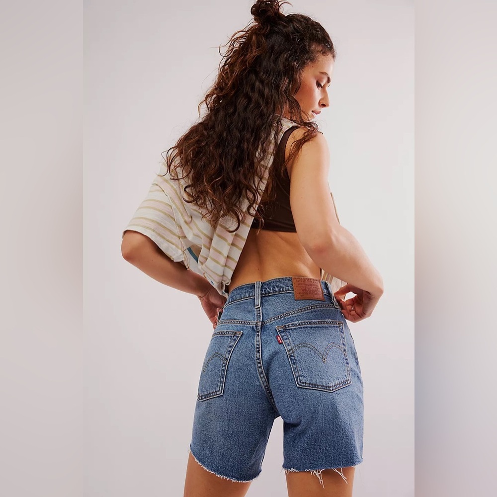VINTAGE Y2K authentic Levi’s 550 Relaxed Fit 2004 Jorts for Women size 29